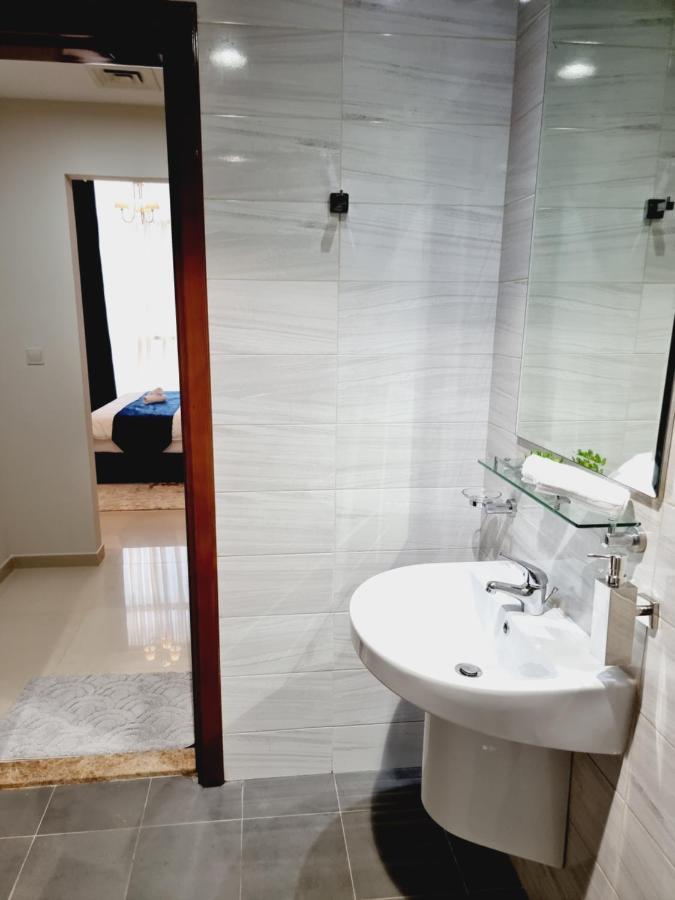 Dunya Tower Luxury And 2 Min Walk To Dubai Mall And Burj Khalifa In Heart Of Downtown Eksteriør billede